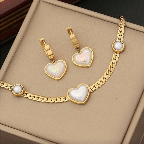 18k Gold Plated Stainless Steel White Heart Pendant Necklace - Picture 6 of 6